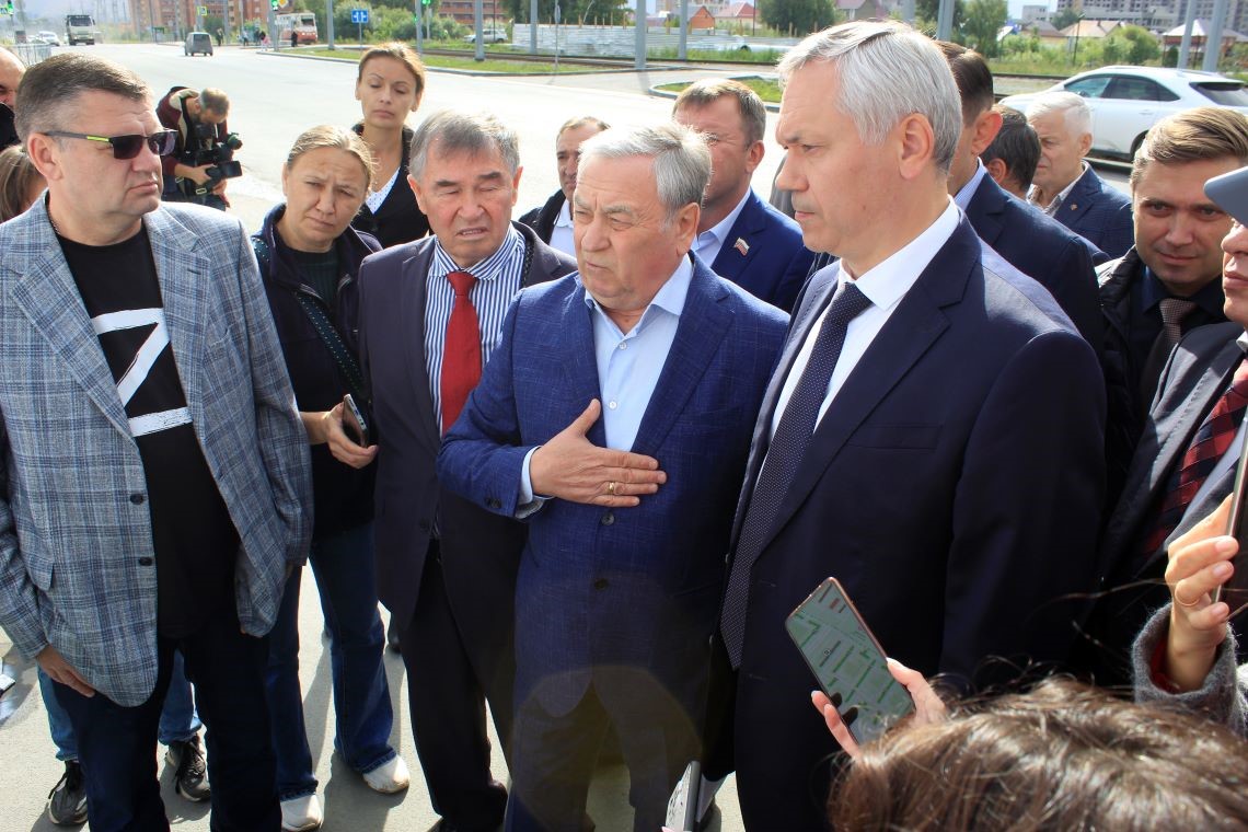 Во время визита Андрея Травникова в микрорайон Чистая Слобода обсудили вопросы транспортной доступности