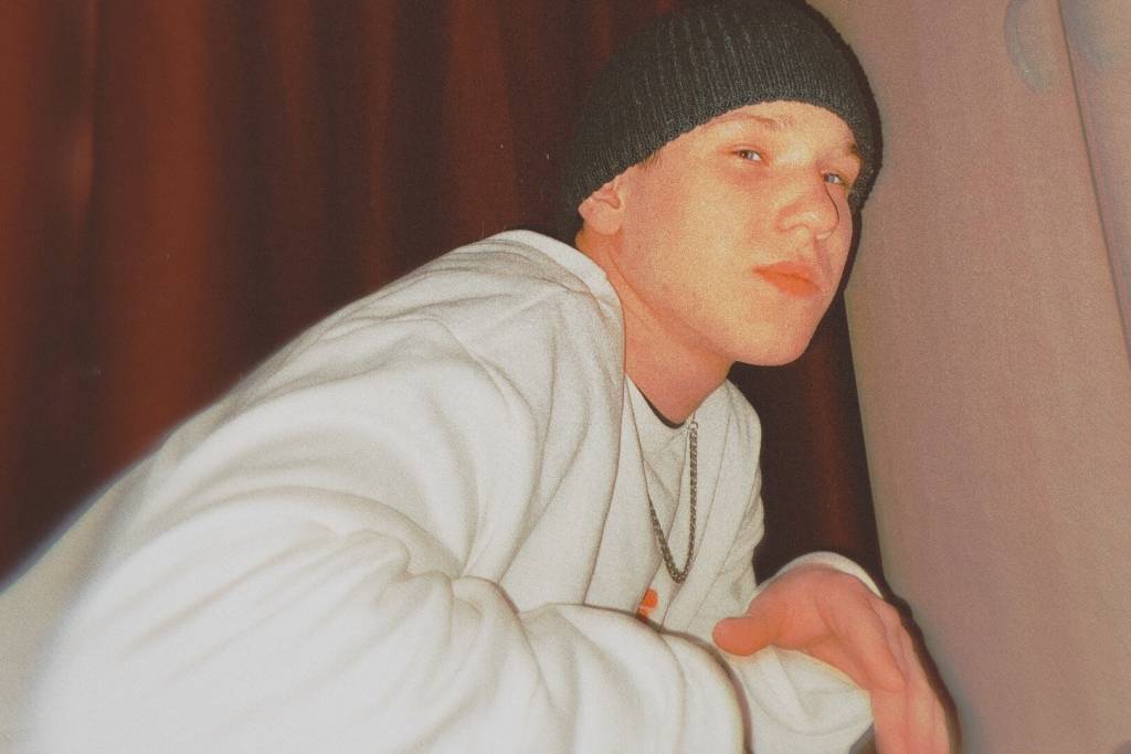 Музыкант из Новосибирска написал песню о своей покойной маме