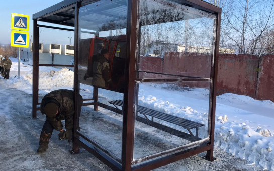 Прозрачные остановки монтируют в Новосибирской области