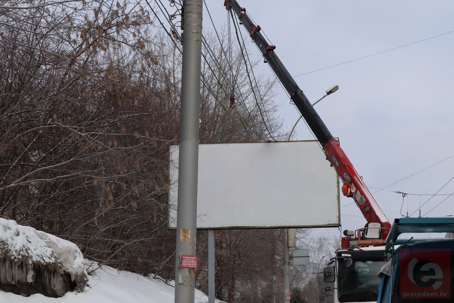 В Новосибирске за 2022 год демонтировали 200 рекламных конструкций