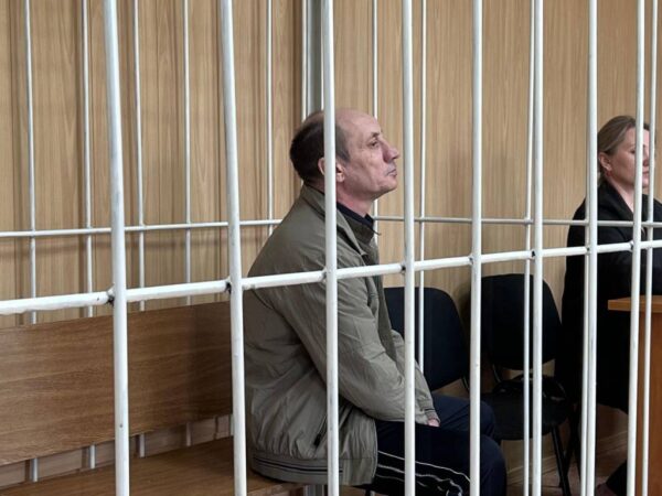 В Новосибирске начали судить мужчину