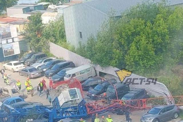В Новосибирске на стройке в микрорайоне «Европейский берег» рухнул кран