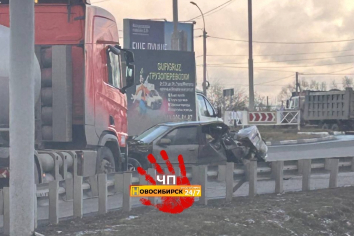 ДТП на кольце у новосибирского аэропорта парализовало проезд