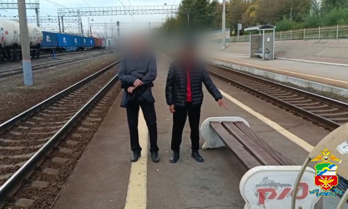 Житель Новосибирска украл телефон пенсионера и деньги с его банковской карты