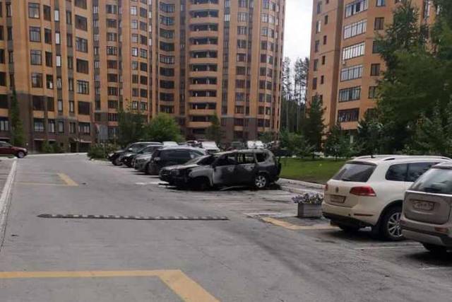 В Академгородке Новосибирска сожгли Land Cruiser экс-сотрудника полиции