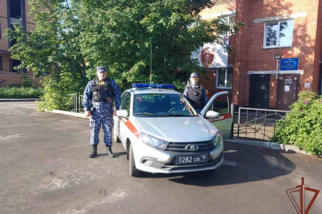 Под Новосибирском пенсионерка упала в обморок из-за жары: её спасли росгвардейцы