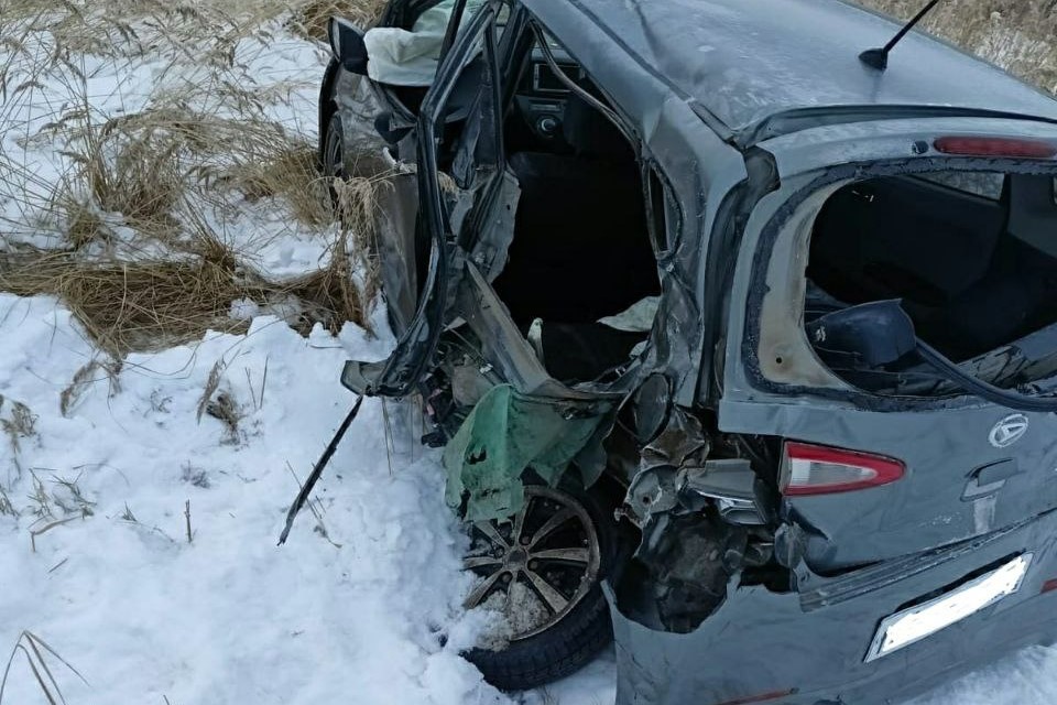 Под Новосибирском в аварии погибли ребенок и молодая девушка