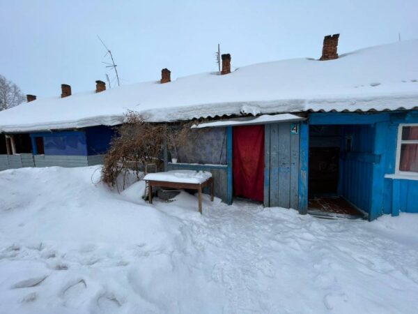 В Новосибирской области СКР возбудил дело из-за предоставления многодетной семье квартиры в аварийном доме