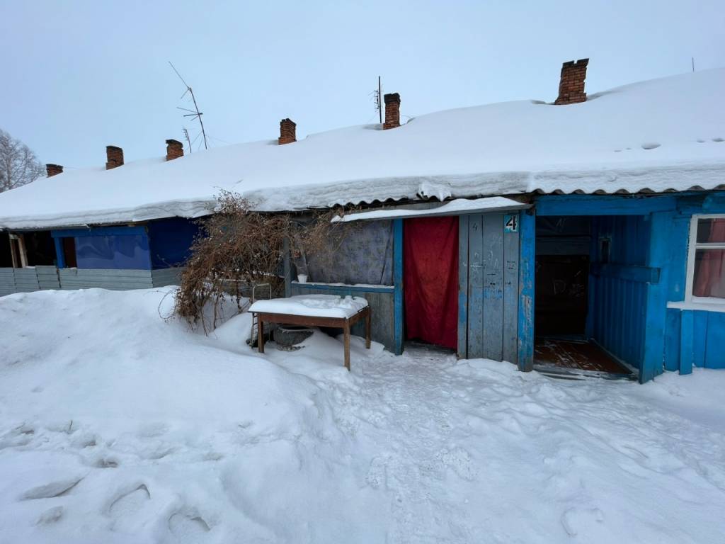 В Новосибирской области СКР возбудил дело из-за предоставления многодетной семье квартиры в аварийном доме