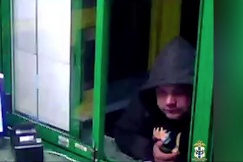 Новосибирец ограбил дом и попал в розыск