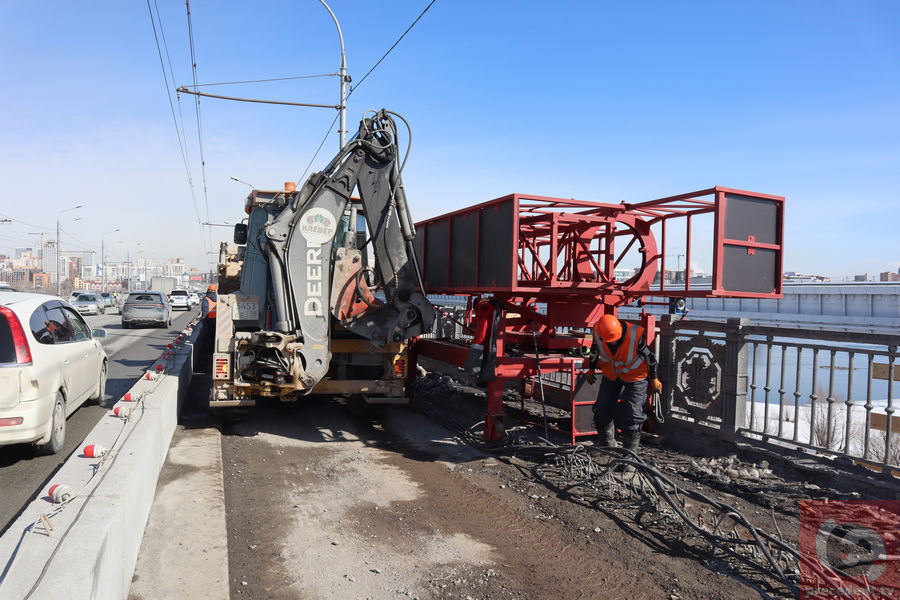 На 59 процентов оценивают в мэрии строительную готовность Октябрьского моста