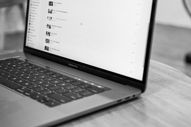 Житель Новосибирска украл из квартиры знакомого робот-пылесос и два ноутбука