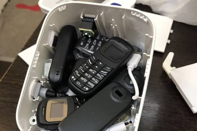 Заключенному новосибирского СИЗО отправили смартфоны в тонометре