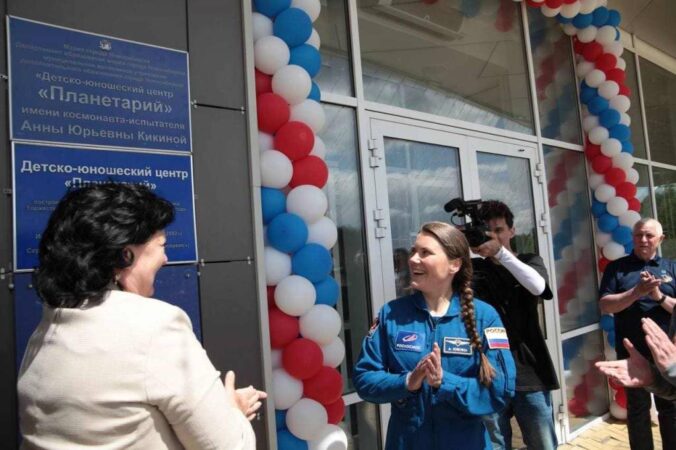 Космонавт Анна Кикина оценила новый терминал аэропорта «Толмачёво»