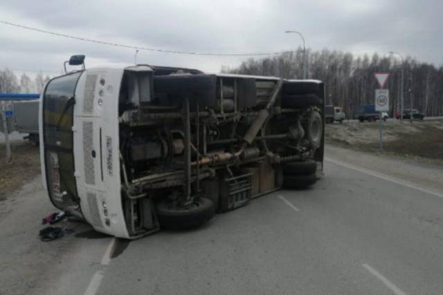 В Новосибирской области Chevrolet Niva столкнулась с автобусом с пассажирами