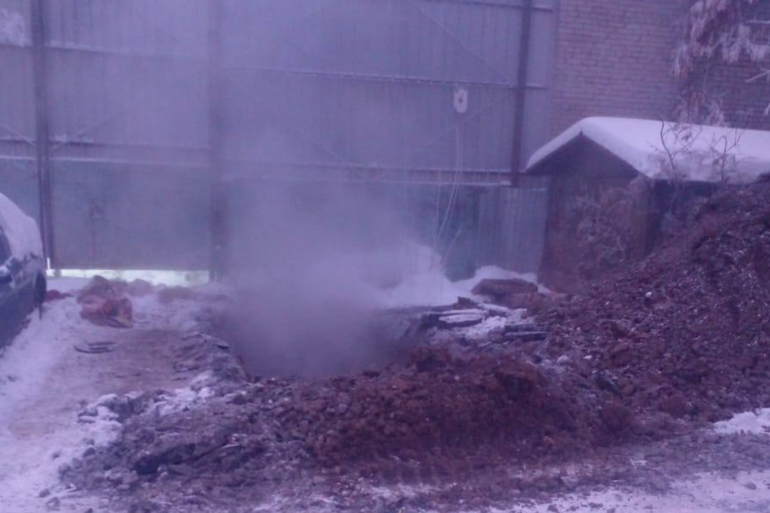 В Новосибирске закончили ремонт аварийной теплосети на Гоголя