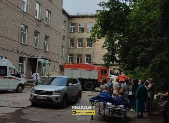 В Новосибирске после задымления эвакуировали пациентов 25-ой больницы