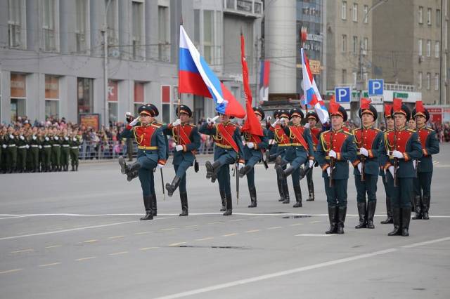 В Новосибирске утром 7 мая перекрыли центральные улицы из-за репетиции парада ко Дню Победы