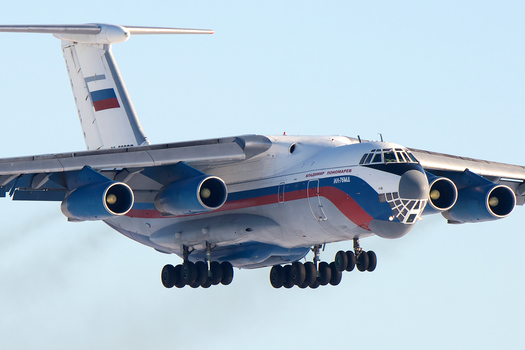 Транспортный самолет Ил-76 Росгвардии вернулся в Толмачево из-за отказа двигателя