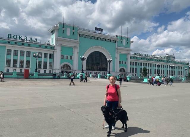 В Новосибирске хозяйка убитого током в троллейбусе пса-поводыря боится заводить нового питомца