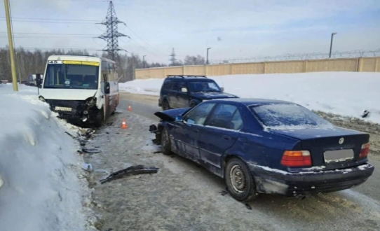 В Новосибирске 6 человек пострадали при ДТП с маршруткой