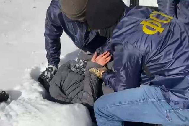 В Новосибирской области задержали наркодилеров-иностранцев со 150 граммами кокаина