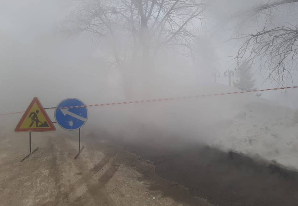 В Новосибирске продолжаются работы по устранению последствий коммунальной аварии