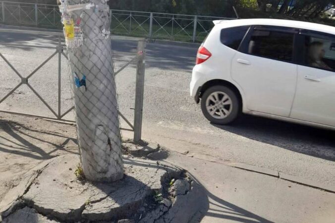 В Новосибирске пугающий жителей «пизанский» столб заменят только в 2024 году
