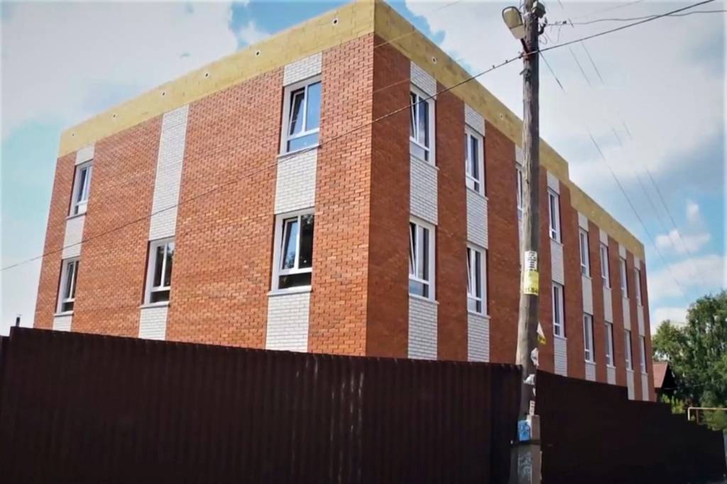 Жители Новосибирска подали иск о сносе общежития для мигрантов