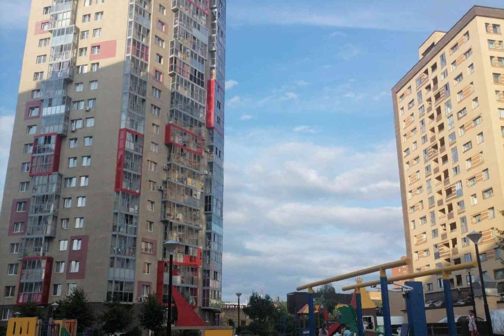 «Лифты не работают»: жители домов на Вилюйской в Новосибирске остались без света и воды