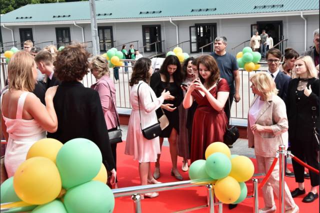 Андрей Травников поздравил новосибирских выпускников-отличников на губернаторском приеме «Золотые надежды России»