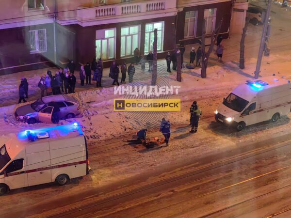 В Новосибирске на улице Авиастроителей водитель сбил пешехода