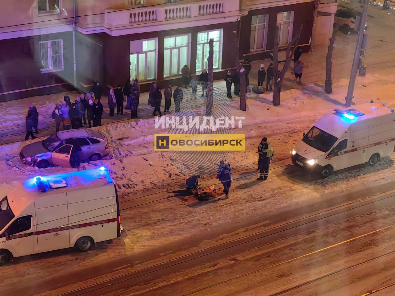 В Новосибирске на улице Авиастроителей водитель сбил пешехода