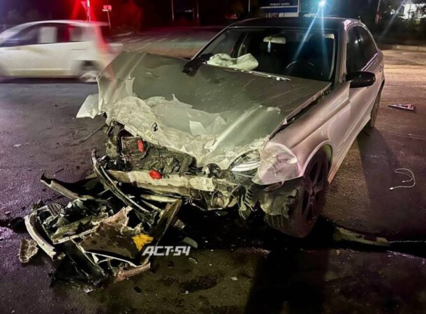 Mercedes перевернулся в жестком ДТП на Мочищенском шоссе Новосибирска