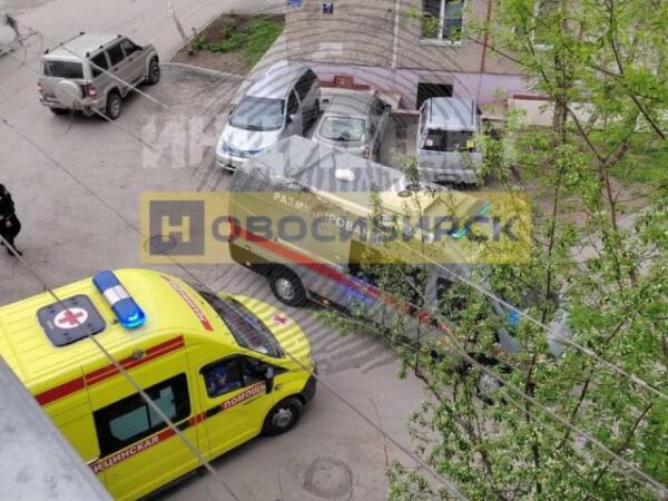 В Новосибирске парень пришел к девушке с гранатой