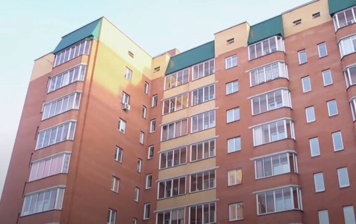 В Новосибирске кошатница терроризирует соседей невыносимым смрадом