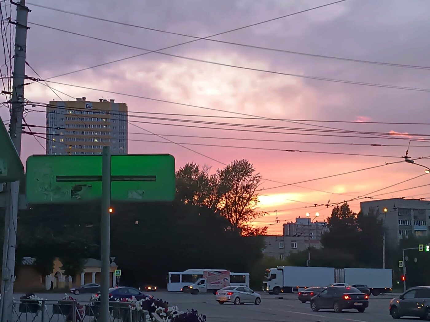 100 незаконно установленных на улицах Новосибирска  рекламных видеоэкранов демонтируют