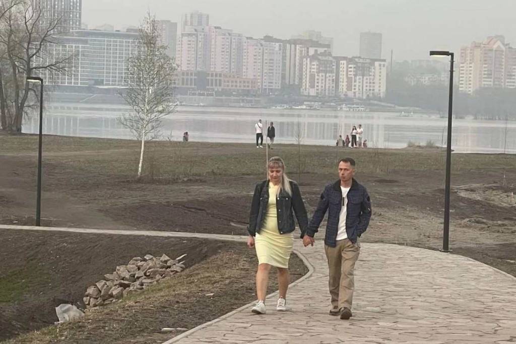 В Новосибирске подрядчик переложит плитку в парке «Арена» возле ЛДС