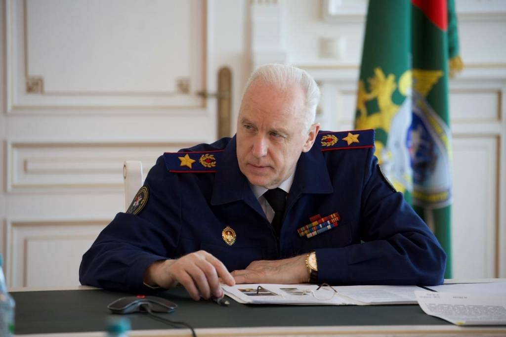 Александр Бастрыкин поручил проверить обстоятельства задержания блогера в миграционном центре