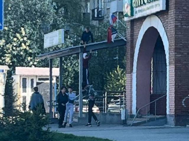 В Первомайке дети пугают взрослых рискованным развлечением