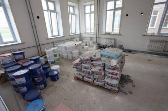 Детсад с протекающей крышей и плесенью построили в Новосибирске за 160 млн