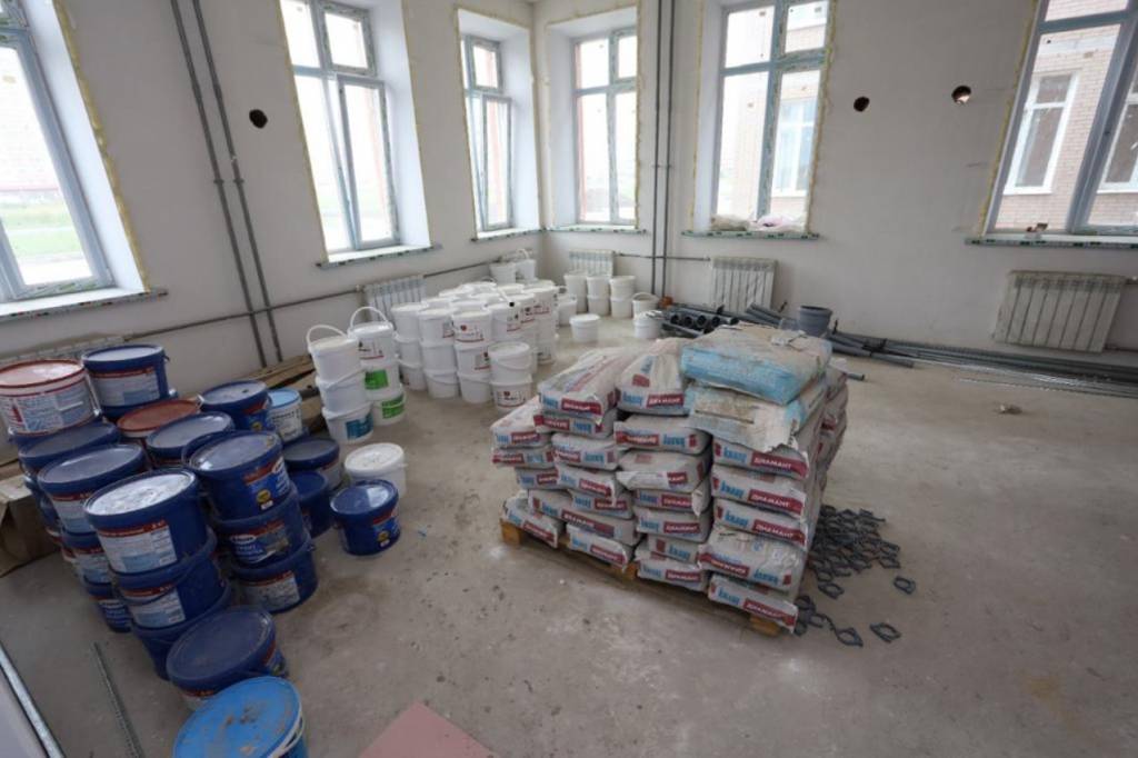 Детсад с протекающей крышей и плесенью построили в Новосибирске за 160 млн