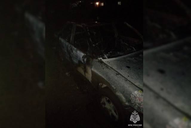В Новосибирской области иномарка попала в яму и сгорела