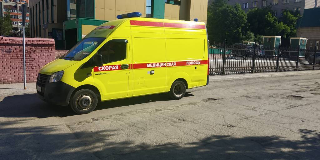 Годовалый ребенок выпал из окна и погиб в Новосибирской области