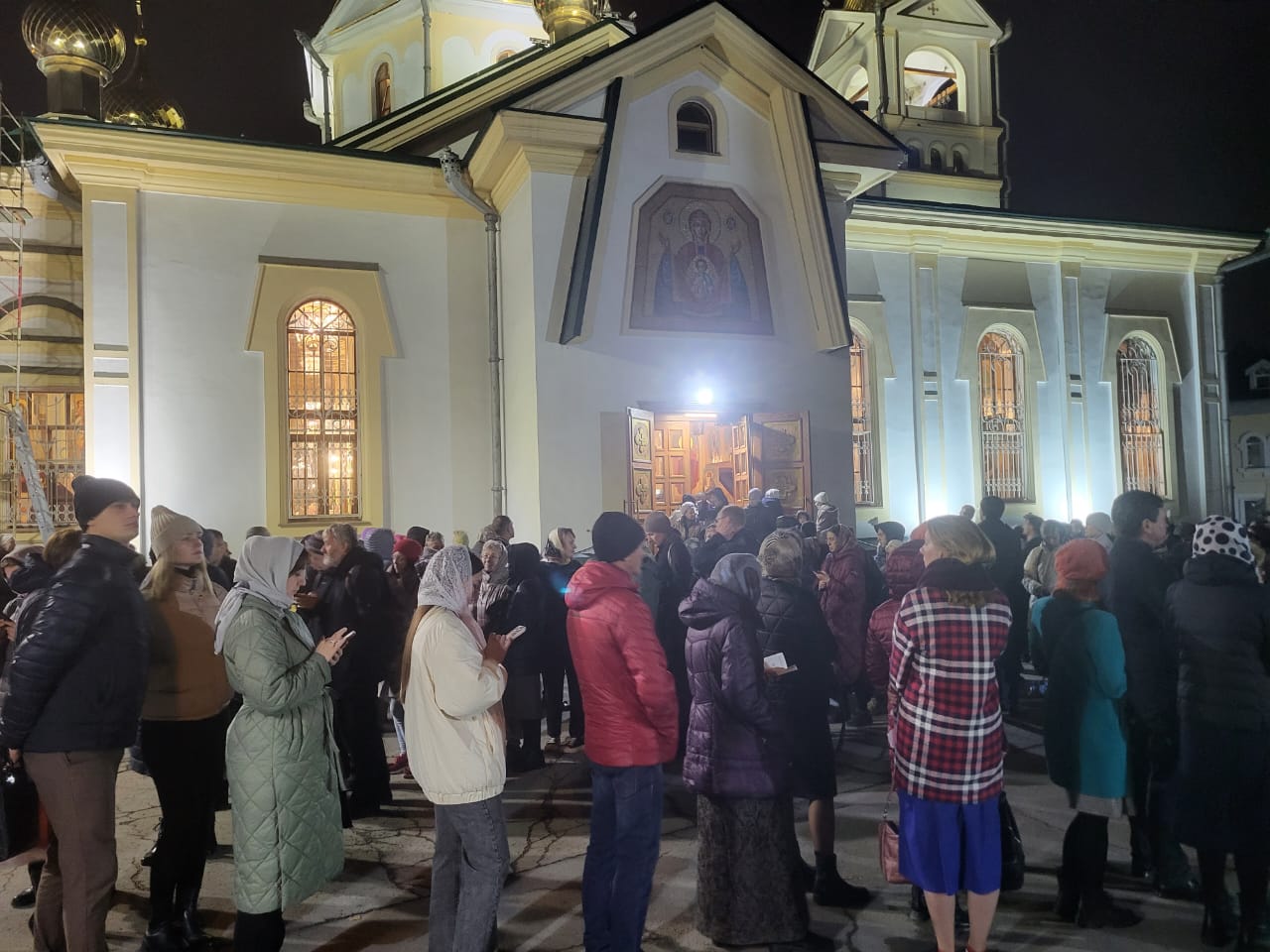 Тысячи новосибирцев пришли поклониться Годеновскому кресту