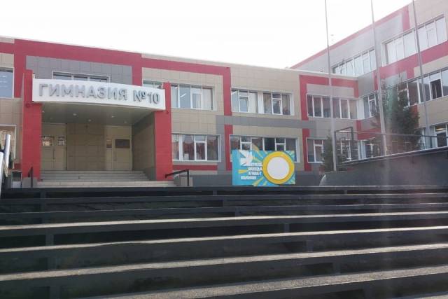 В Новосибирске директор гимназии №10 может уволиться после забастовки учеников