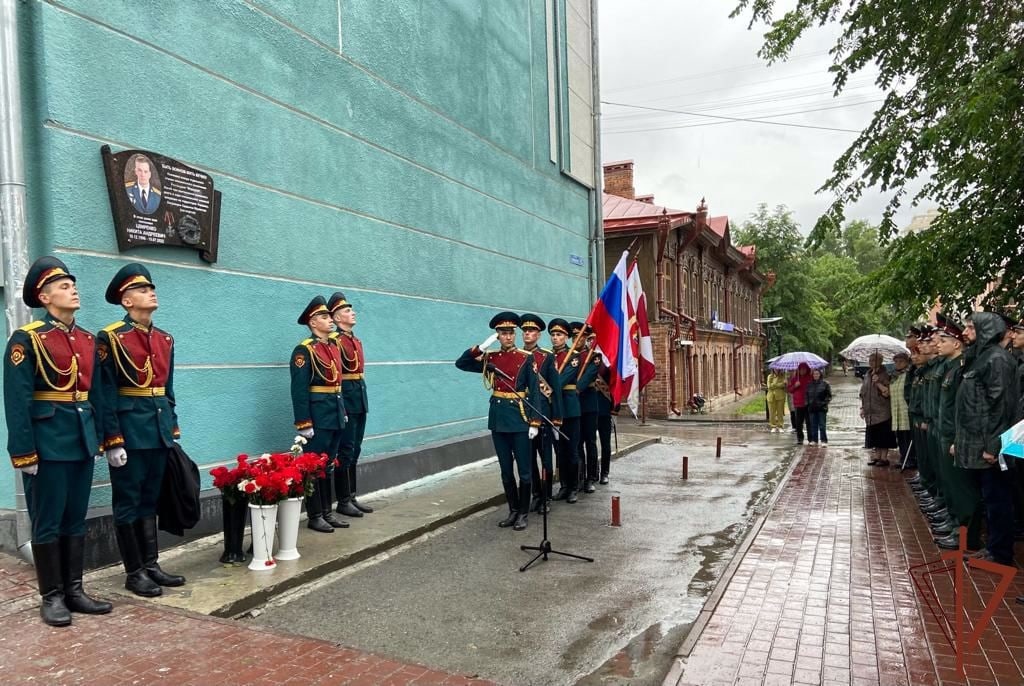 В Новосибирске установили памятную доску в честь погибшего в СВО лейтенанта Росгвардии