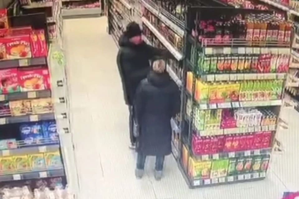 Житель Новосибирска похитил две банки кофе из магазина и попал под уголовное дело