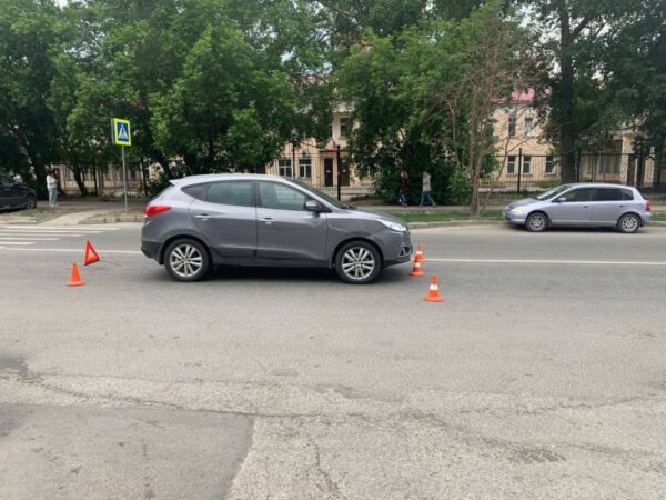 В Новосибирске иномарка сбила 10-летнюю девочку у пешеходного перехода