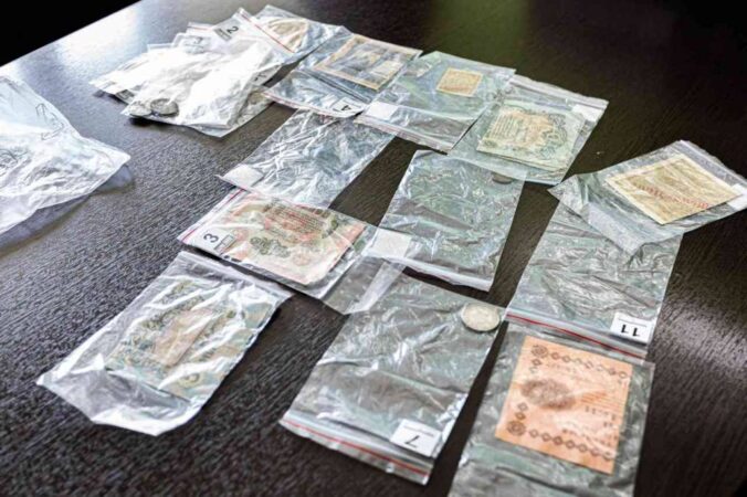 В краеведческий музей Новосибирска передали редкие монеты